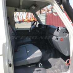 Interior Toyota Landcruiser HZJ78 4.2 diesel